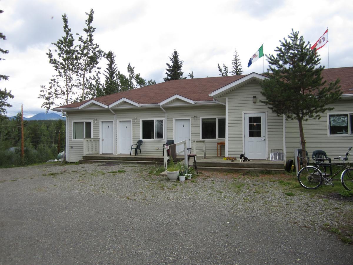 Johnson'S Crossing Lodge Johnsons Crossing Eksteriør bilde